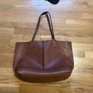 Frye leather tote bag large brown. Great condition, barely used, inside pockets.